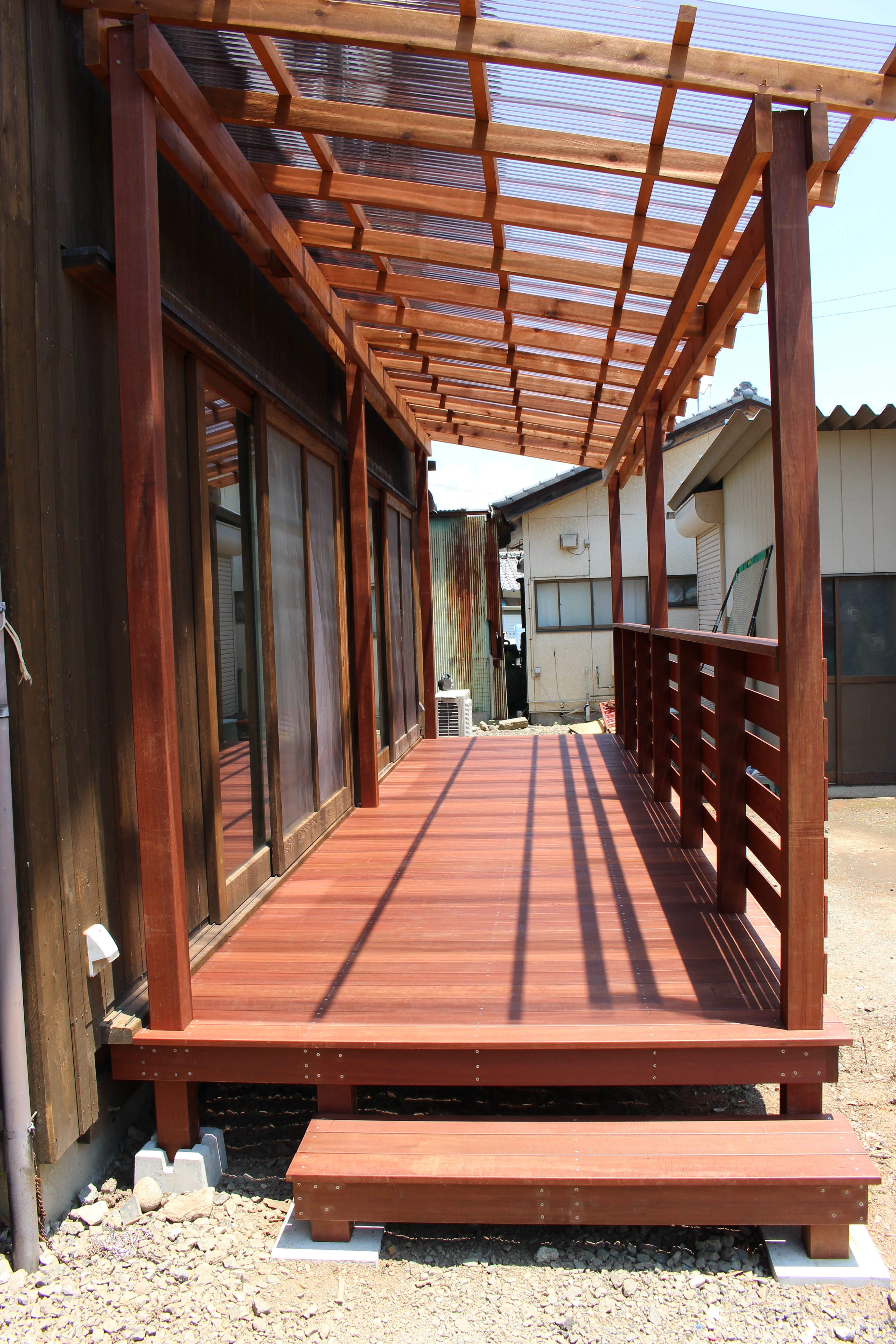 アマゾンジャラ ｗｒｃ製パーゴラ屋根付きウッドデッキ完成致しました 施工例717 ウッドデッキ用木材の専門店木工ランド